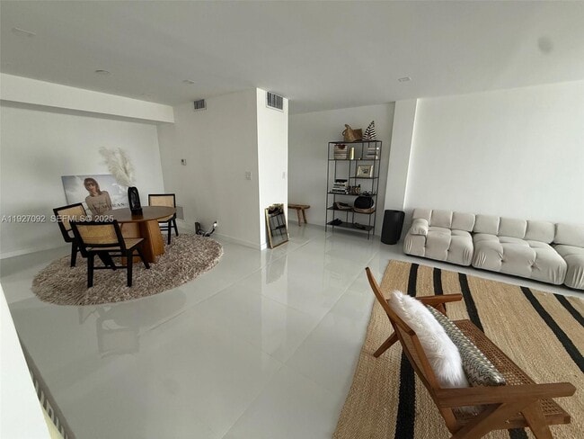 9381 E Bay Harbor Dr, Unit 402 in Bay Harbor Islands, FL - Building Photo - Building Photo