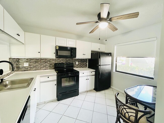 7590 Tahiti Ln in Greenacres, FL - Building Photo - Building Photo