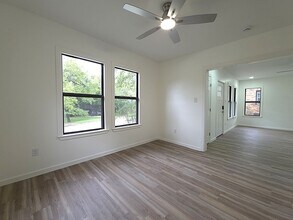 1010 W Rusk St in Tyler, TX - Foto de edificio - Building Photo