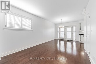 286 Linsmore Cres in Toronto, ON - Building Photo - Building Photo