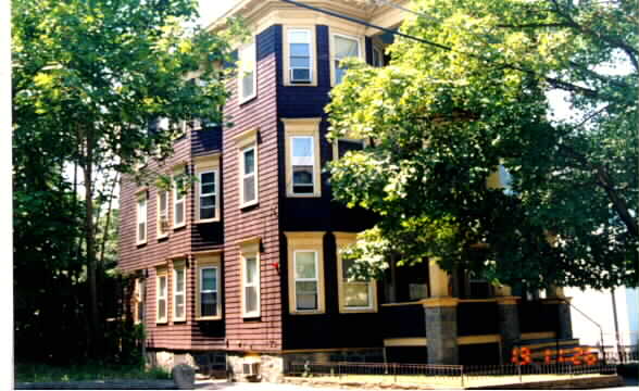 103 Linden St in Everett, MA - Building Photo - Building Photo