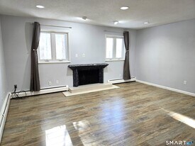 7 Staunton Ct in Farmington, CT - Building Photo