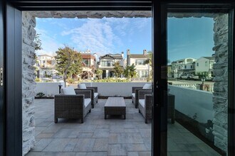 603 Acacia Ave in Newport Beach, CA - Building Photo - Building Photo