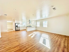 2932 Allred St in Lakewood, CA - Foto de edificio - Building Photo