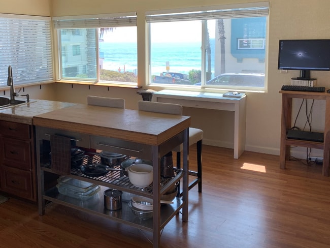 1036 S Pacific St in Oceanside, CA - Building Photo - Building Photo