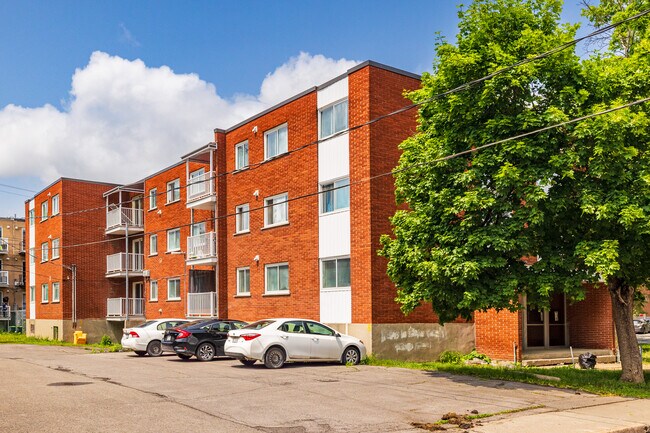 Coop Le Coin Du Nord in Montreal Nord, QC - Building Photo - Primary Photo