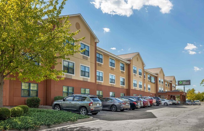 Furnished Studio-Columbia - Stadium Blvd. in Columbia, MO - Foto de edificio - Building Photo