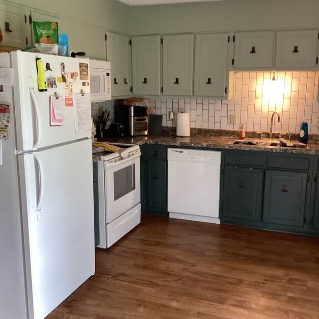 215 Forestview Dr in Havelock, NC - Building Photo - Building Photo