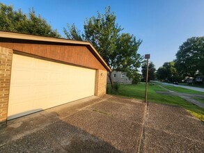 1700 Cimmaron Trail in Louisville, KY - Building Photo - Building Photo