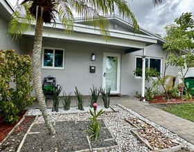 829 NW 10th Ave in Dania Beach, FL - Building Photo - Building Photo