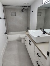 8343 Lake Dr in Doral, FL - Building Photo - Building Photo
