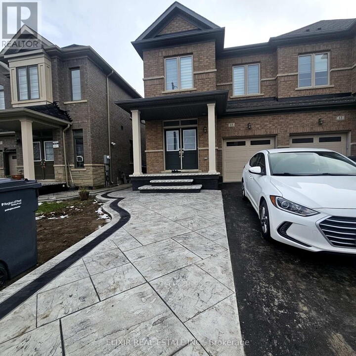 15 Cobriza Cres in Brampton, ON - Building Photo