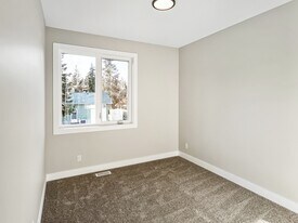 2620-2628 28 Ave SW in Calgary, AB - Building Photo