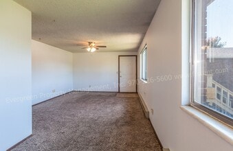 102 Glenda Dr in Loveland, CO - Building Photo - Building Photo