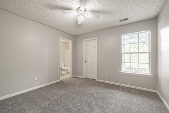 Cross Creek Apartments in Beaufort, SC - Building Photo - Interior Photo