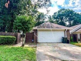 8101 Treetop Ln in Pensacola, FL - Building Photo