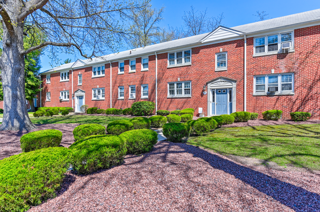 Wallworth Park Apartments in Cherry Hill, NJ - Building Photo - Building Photo