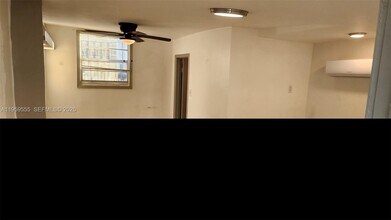 2272 SW 8th St in Miami, FL - Building Photo - Building Photo