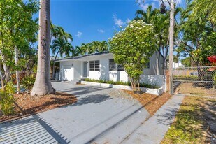 2221 SW 13th St in Miami, FL - Building Photo