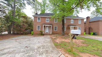 1 Crescent Ln in Columbia, SC - Building Photo