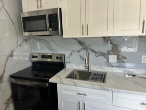 2674 W 1st Ave in Hialeah, FL - Building Photo - Building Photo