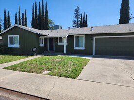 1712 Applegate Dr in Modesto, CA - Building Photo