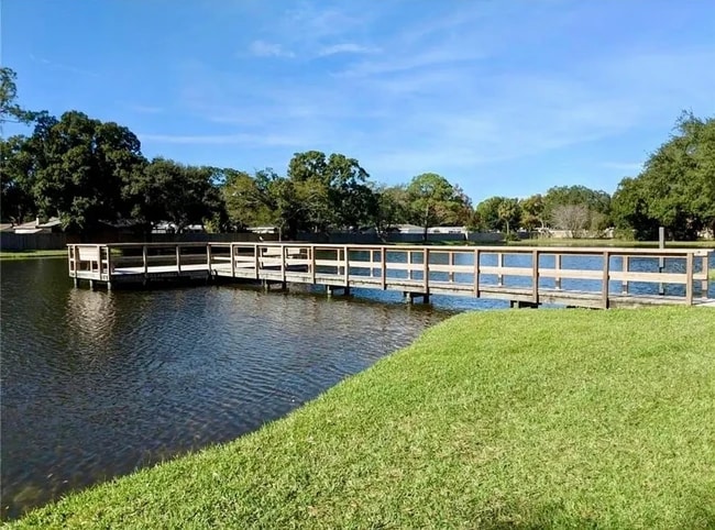 property at 4513 S Oak Dr