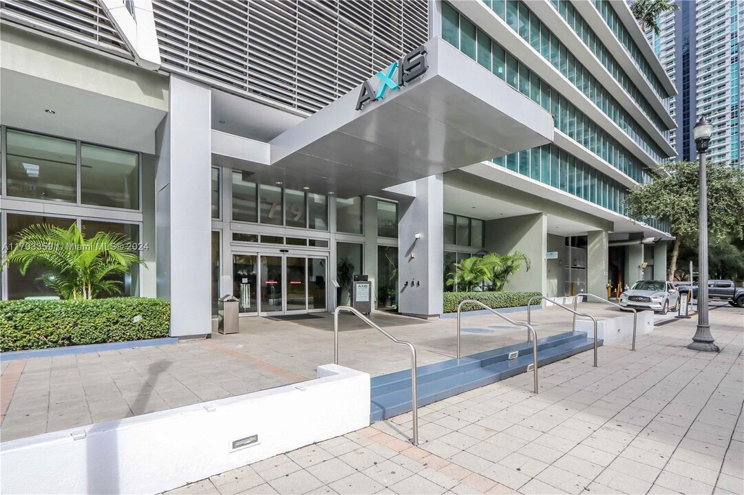 79 SW 12th St, Unit 3002-S in Miami, FL - Foto de edificio