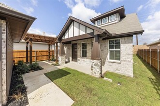 625 Presidio St in Aubrey, TX - Foto de edificio - Building Photo