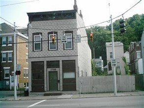 1793 Queen City Ave in Cincinnati, OH - Foto de edificio - Building Photo