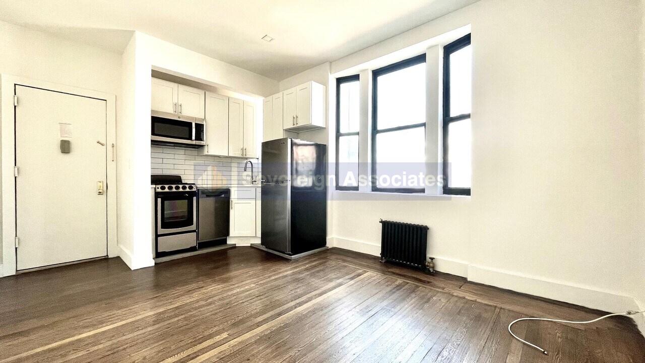 45 Tiemann Pl in New York, NY - Building Photo