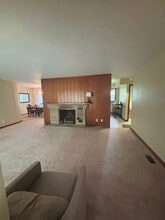 6195 N Woodlane Dr in Mayfield, OH - Building Photo - Building Photo
