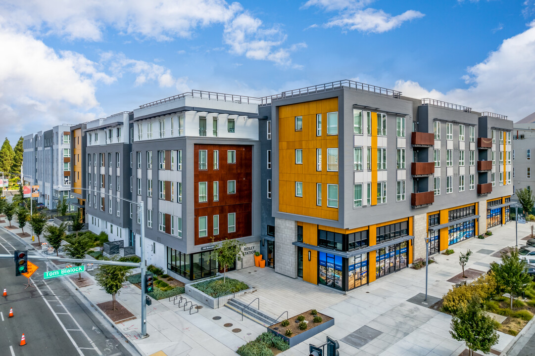 Metro Crossing in Fremont, CA - Building Photo