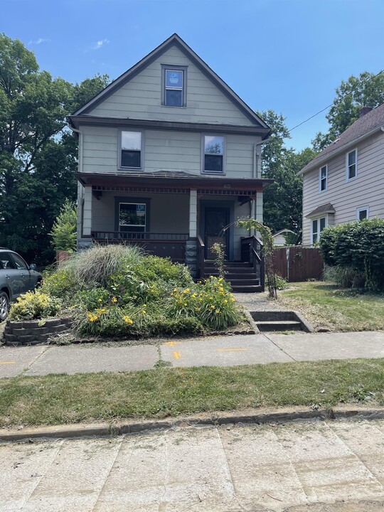 805 Beardsley St in Akron, OH - Building Photo