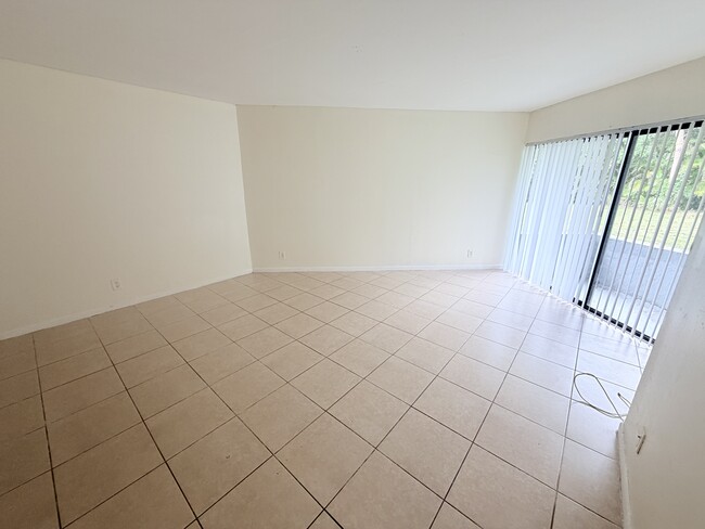 2000 N Congress Ave in West Palm Beach, FL - Building Photo - Building Photo