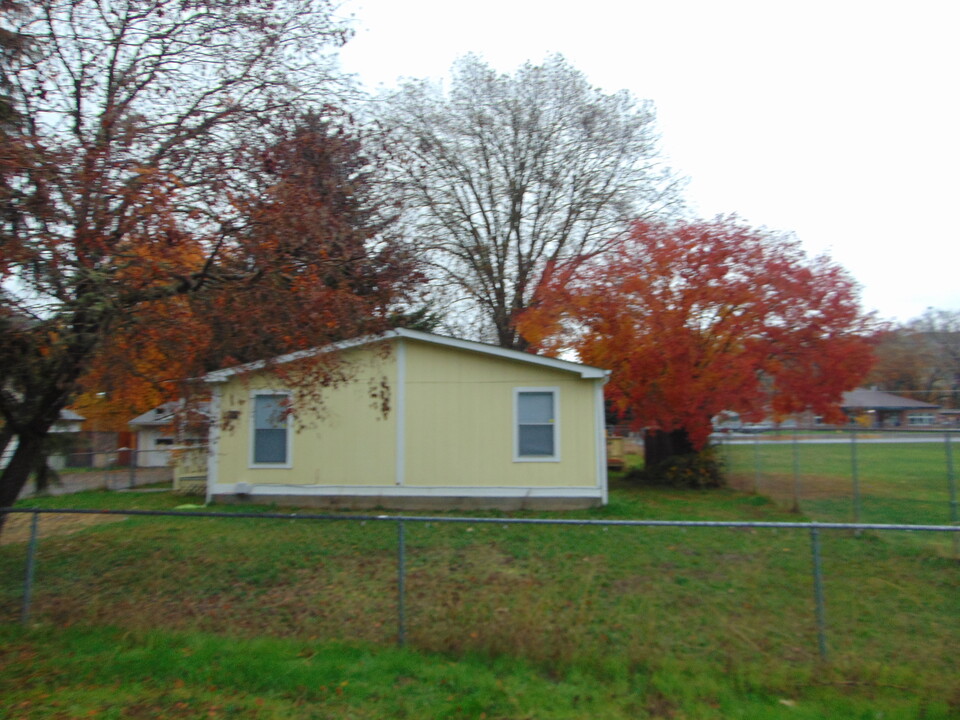 416 Berglund St in Rogue River, OR - Building Photo