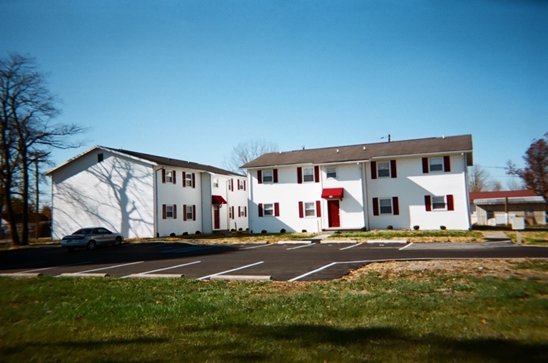 Penn Villa Apartments in Crothersville, IN - Foto de edificio