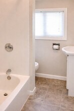 305 S Van Buren St in Green Bay, WI - Foto de edificio - Building Photo