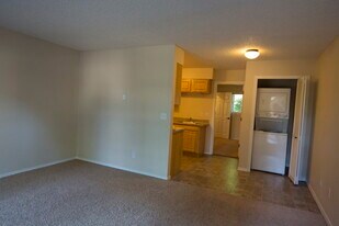 2619 NE Halsey St, Unit 7 in Portland, OR - Building Photo