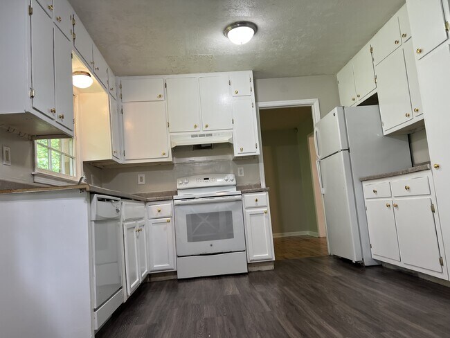 4998 Rock Springs Rd in Stonecrest, GA - Building Photo - Building Photo