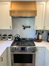 6002 37th Ave SW in Seattle, WA - Foto de edificio - Building Photo