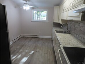 1210 Smithtown Ave in Bohemia, NY - Foto de edificio - Building Photo