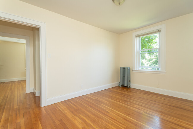 134 Highland Ave, Unit 15 in Somerville, MA - Foto de edificio - Building Photo