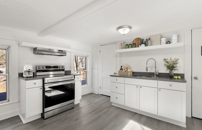 38 Forest St, Unit 2 in Danvers, MA - Building Photo - Building Photo
