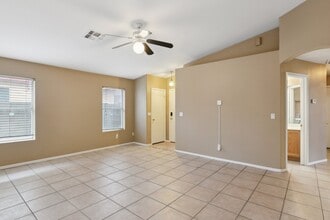 4545 N 67th Ave in Phoenix, AZ - Foto de edificio - Building Photo