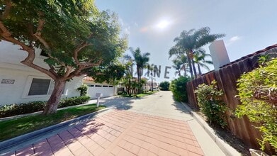 207 La Costa Ct in Costa Mesa, CA - Building Photo - Building Photo