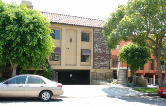 518 E Cypress Ave in Burbank, CA - Building Photo - Building Photo