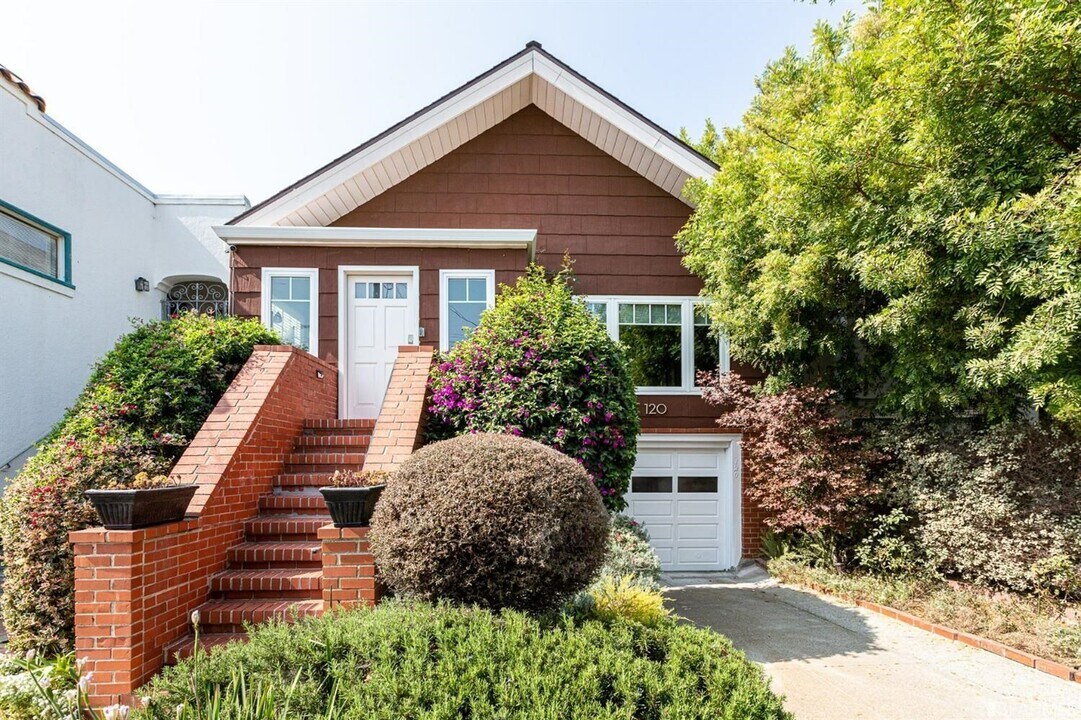 120 Capistrano Ave in San Francisco, CA - Building Photo