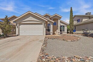 1445 Paseo De Flor St in El Paso, TX - Building Photo