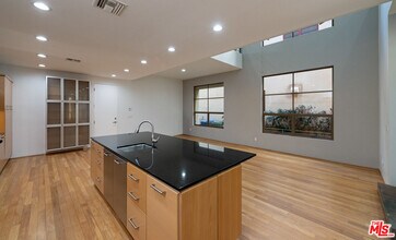 143 Union Jack Mall in Marina Del Rey, CA - Building Photo - Building Photo